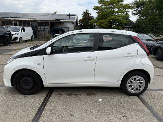 Toyota Aygo 1.0 VVT-i x-play Automaat picture 3