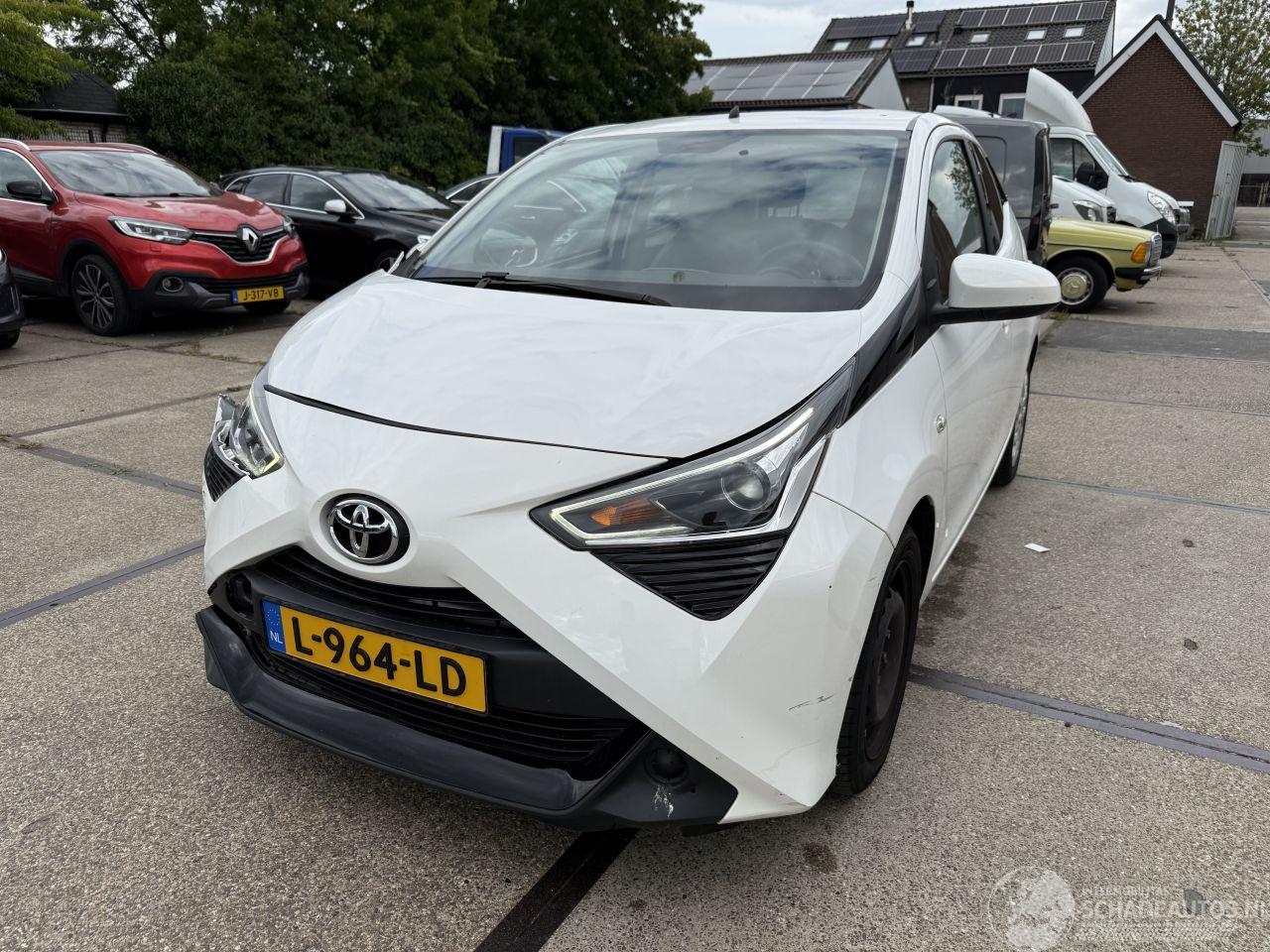 Toyota Aygo 1.0 VVT-i x-play Automaat