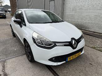 Unfallwagen Renault Clio 0.9 TCe Night & Day 2013/6