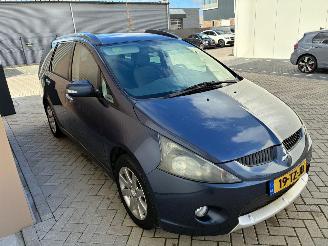 Damaged car Mitsubishi Grandis 2.4-16V InSport 7-Persoons 2007/3