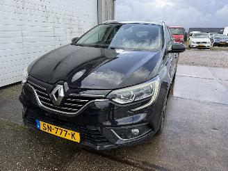 uszkodzony samochody osobowe Renault Mégane Estate 1.2 TCe Bose 2018/5
