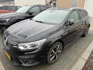 Voiture accidenté Renault Mégane Estate 1.2 TCe Bose 2018/5