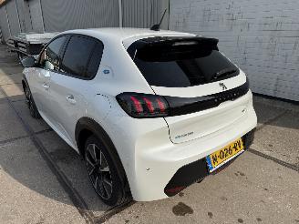 Peugeot e-208 GT Pack 50 kWh picture 5