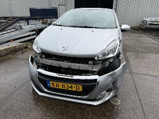 Peugeot 208 1.2 PureTech Automaat picture 19