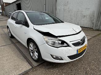 skadebil auto Opel Astra 1.4 Turbo Sport 2013/1