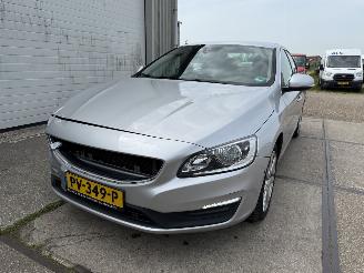 Schadeauto Volvo S-60 2.0 D2 2016/10