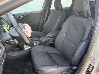 Volvo V-40 1.6 T4 Momentum picture 25