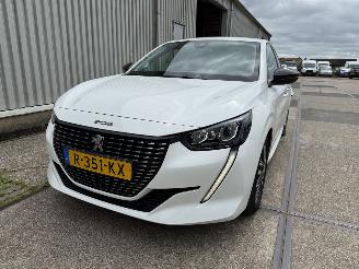 Unfallwagen Peugeot 208 1.2 PureTech Allure 2022/9