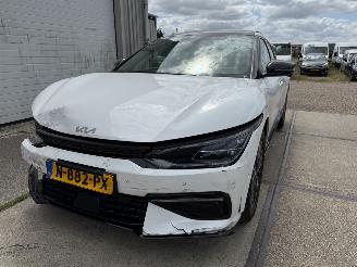 Vaurioauto  passenger cars Kia EV6 GT-Line 77.4 kWh Panoramadak 2021/12