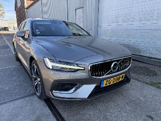 Voiture accidenté Volvo V-60 2.0 T8 TE AWD Inscription 2019/5