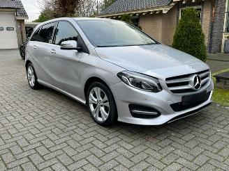Vaurioauto  passenger cars Mercedes B-klasse 180 d AUTOMAAT NAVI PDC 2015/11