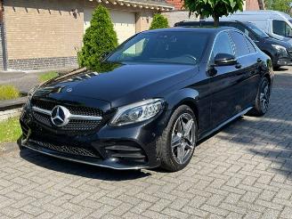 Schadeauto Mercedes C-klasse 180 AMG LINE NAVI CAMERA LED PDC 2019/4