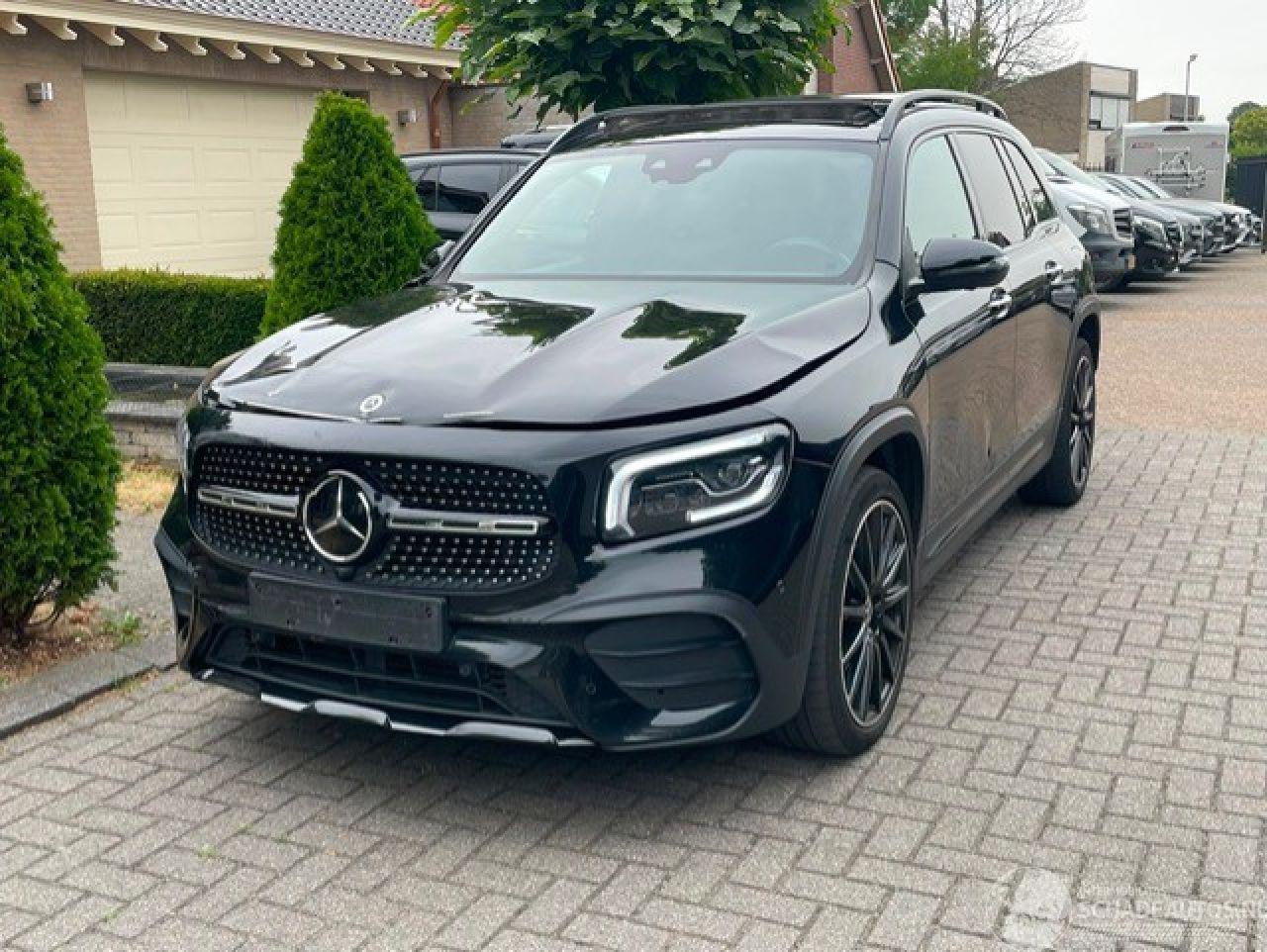 Mercedes GLB 200 d AMG LINE 7 PERS PANO NAVI CAMERA