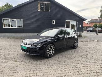 Voiture accidenté Volkswagen Golf VIII 1.5 PANO CLIMA CAMERA LED 18 Inch B.J 2023 2023/4