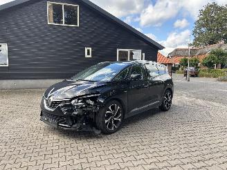 Vaurioauto  passenger cars Renault Grand-scenic 1.3 BOSE 7 PERSOONS AUTOMAAT PANORAMADAK NAVI CLIMA CAMERA TREKHAAK CRUISE B.J 06-2019 2019/2