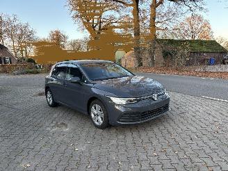 uszkodzony samochody osobowe Volkswagen Golf 8 TSI 110 PK CLIMA CAMERA CRUISE LED B.J 2023 2023/4