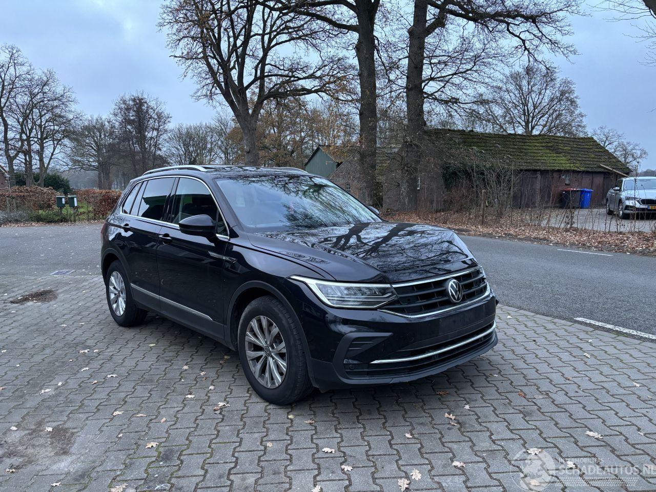 Volkswagen Tiguan 1.5 STYLE AUTOMAAT NAVI CLIMA LEER LED B.J 2022