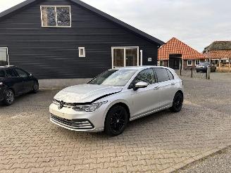 damaged passenger cars Volkswagen Golf 8 TSI LIFE EDITION 110 PK CLIMA CRUISE VIRT DASH B.J 05-2022 2022/5