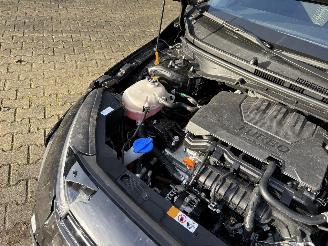 Hyundai Bayon AUTOMAAT NAVI CLIMA CAMERA LED B.J 11/2025 Lichte schade picture 9