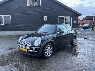 damaged passenger cars Mini Mini 1.6 Panoramadak Airco Lmv geen schade APK maart 2027 2003/5