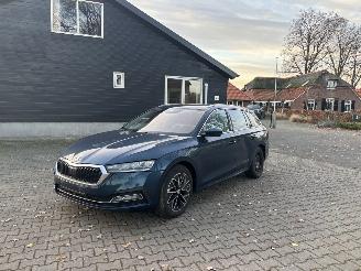 Auto incidentate Skoda Octavia AUTOMAAT HYBRIDE NAVI CLIMA VIRT DASH CAMERA TREKHAAK LED B.J 12-2024 2024/12