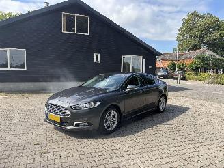 Schadeauto Ford Mondeo 1.5 AUTOMAAT NAVI CLIMA LED TREKHAAK B.J 2018 MOTORSCHADE MOTOR LOOPT 2018/10