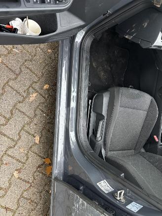 Volkswagen Golf 8 TSI 110 PK EDITION NAVI CLIMA CAMERA LED PDC B.J 2023 PLAATSCHADE picture 14