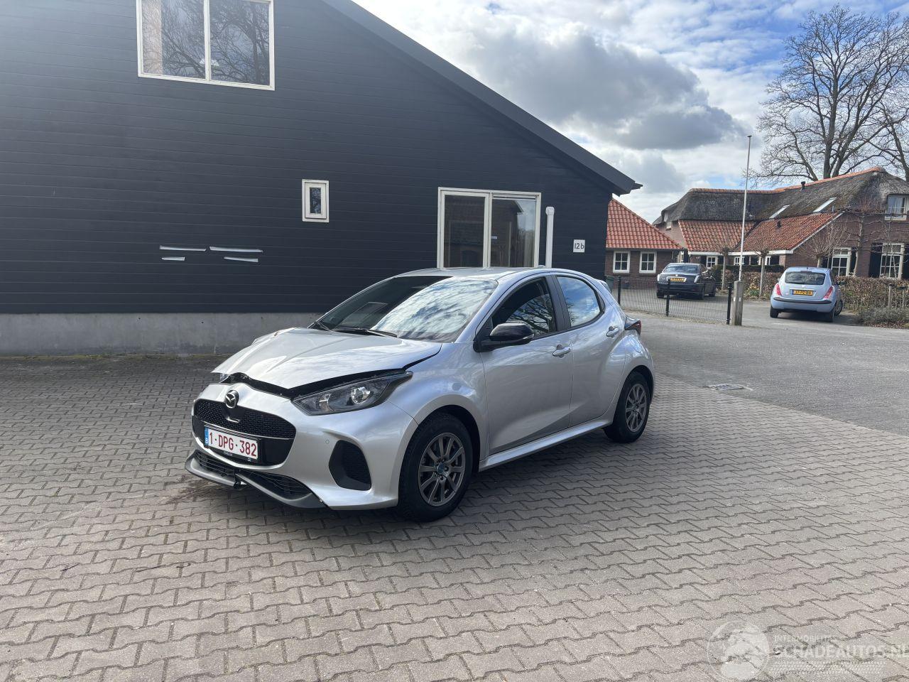 Mazda 2 HYBRIDE AUTOMAAT CLIMA CAMERA CARPLAY PDC STOELVERW B.J 07-2024