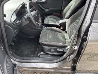 Ford Puma ST LINE 125 PK NAVI CLIMA PDC B.J 2021 schroefschade picture 12