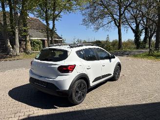 Dacia Sandero STEPWAY TCE 90 EDITION AIRCO CAMERA APP B.J 2025. PLAATSCHADE picture 2