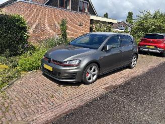 damaged passenger cars Volkswagen Golf GTI AUTOMAAT 230 PK Performance Navi Clima (geen schade) 2016/5