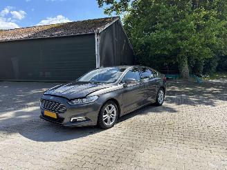 damaged passenger cars Ford Mondeo 1.5 AUTOMAAT NAVI CLIMA LED TREKHAAK B.J 2018 MOTORSCHADE MOTOR LOOPT 2018/10