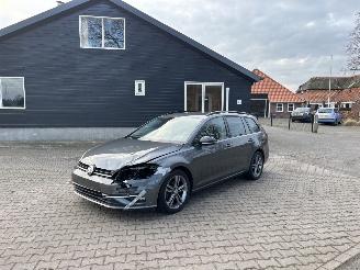Damaged car Volkswagen Golf VARIANT UNITED TSI 110 PK NAVI CLIMA CAMERA PDC PARK ASS B.J 2020 2020/1