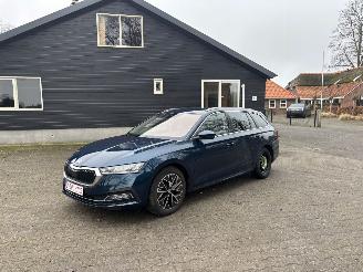 skadebil auto Skoda Octavia TSI AUTOMAAT HYBRIDE NAVI CLIMA VIRT DASH CAMERA TREKHAAK LED B.J 12-2024 2024/12