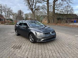 Unfallwagen Volkswagen Golf VARIANT UNITED TSI 110 PK NAVI CLIMA CAMERA PDC PARK ASS B.J 2020 2020/1