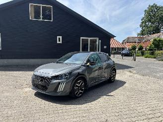 Schadeauto Peugeot 208 HYBRIDE 136 PK PANO AUTOMAAT NAVI CLIMA CAMERA LED B.J 2025 2025/7