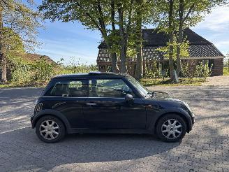 Mini One 1.6 Panodak B.J 2003 inruiler picture 5