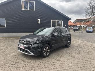 Vaurioauto  passenger cars Volkswagen T-Cross AUTOMAAT 116 PK NAVI CLIMA CAMERA B.J 12-2024 FACELIFT 2024/12