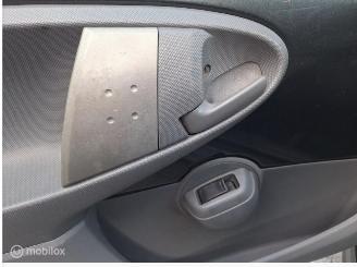 Citroën  1.0 12 V 5. Drs B.J 08-2005 APK verlopen picture 5