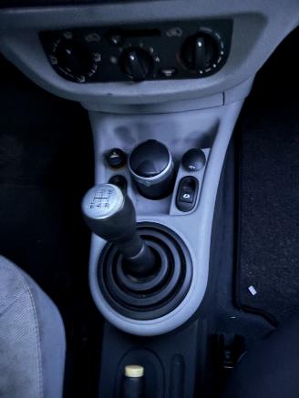 Citroën C3 1.4 Ambiance 5-drs Stuurber Elec pakket Trekhaak B.J 2003 Apk april 2027 doffe lak picture 14