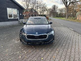 Skoda Octavia TSI AUTOMAAT HYBRIDE NAVI CLIMA VIRT DASH CAMERA TREKHAAK LED B.J 12-2024 picture 4