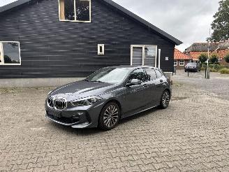 Unfallwagen BMW 1-serie 118 M SPORT 6 BAK NAVI CLIMA CAMERA PDC LED B.J 2020 2020/2