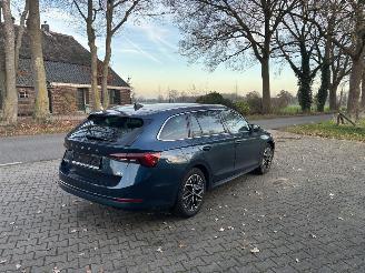 Skoda Octavia eTSI AUTOMAAT HYBRIDE NAVI CLIMA VIRT DASH CAMERA TREKHAAK LED B.J 12-2024 picture 4