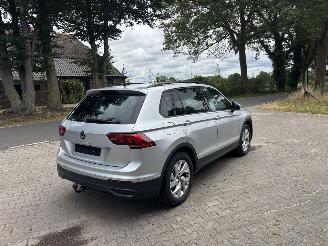 Volkswagen Tiguan AUTOMAAT 150 PK NAVI CLIMA CAMERA VIR DASHBOARD LED TREKHAAK B.J 2024 picture 2