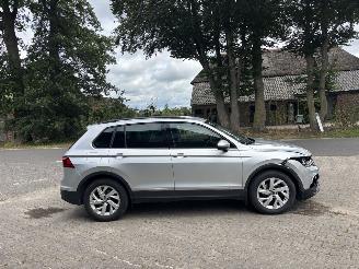 Volkswagen Tiguan AUTOMAAT 150 PK NAVI CLIMA CAMERA VIR DASHBOARD LED TREKHAAK B.J 2024 picture 5