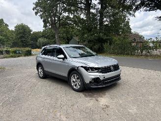 Volkswagen Tiguan TIGUAN AUTOMAAT 150 PK NAVI CLIMA CAMERA VIR DASHBOARD LED TREKHAAK B.J 2024 picture 3