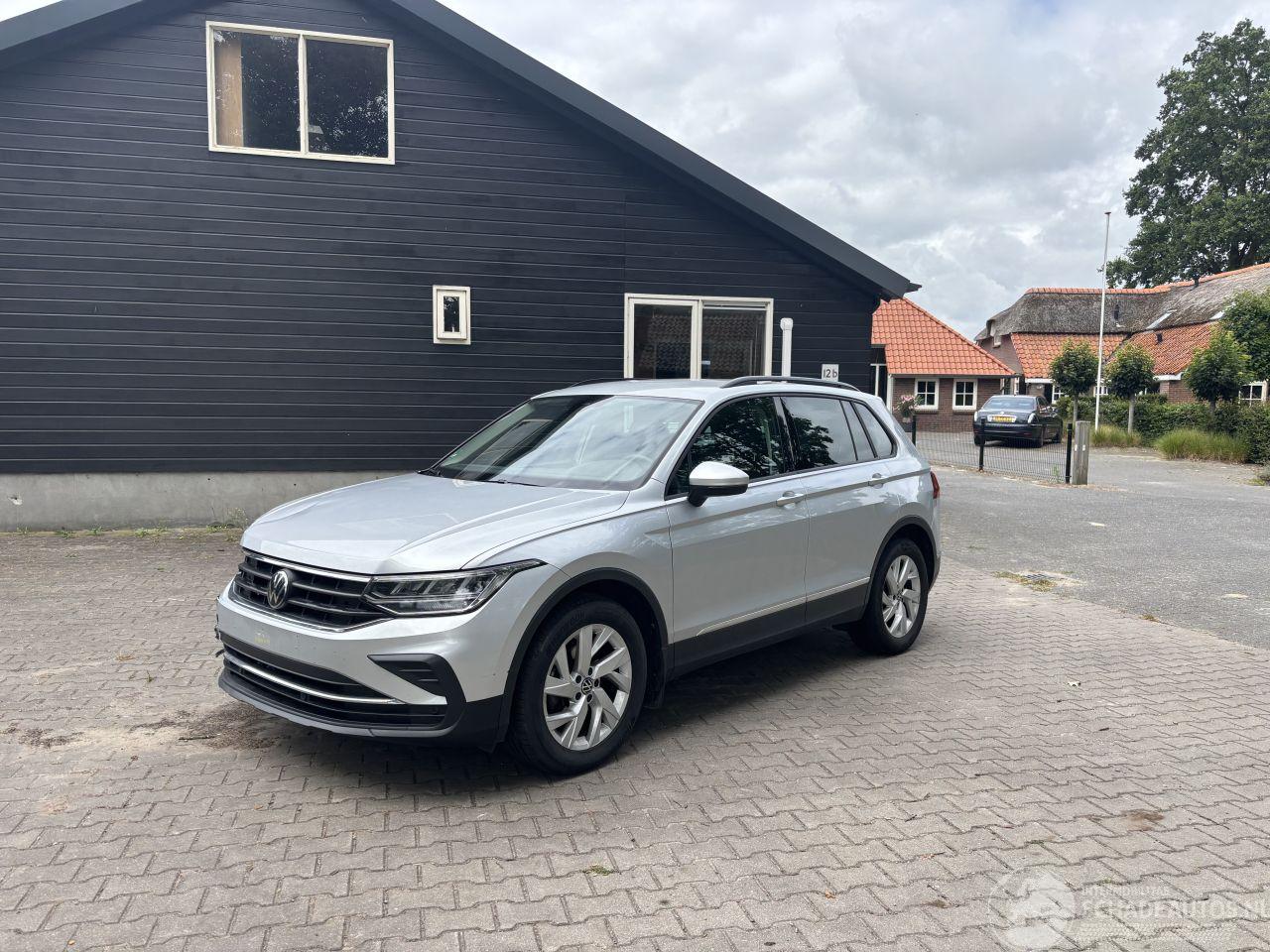 Volkswagen Tiguan TIGUAN AUTOMAAT 150 PK NAVI CLIMA CAMERA VIR DASHBOARD LED TREKHAAK B.J 2024