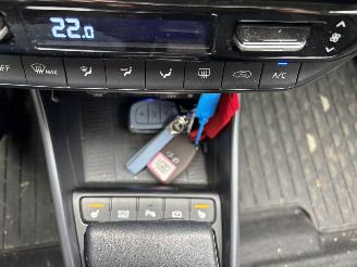 Hyundai I-20 AUTOMAAT 100 PK PREMIUM SPORT BOSE NAVI CLIMA CAMERA LED B.J 12-2024 picture 26