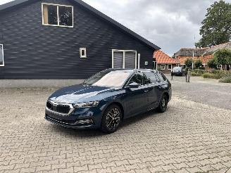 Unfallwagen Skoda Octavia AUTOMAAT HYBRIDE NAVI CLIMA VIRT DASH CAMERA TREKHAAK LED B.J 12-2024 2024/12