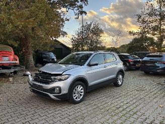 Vaurioauto  passenger cars Volkswagen T-Cross TSI NAVI CLIMA CRUISE B.J 2021 2021/4